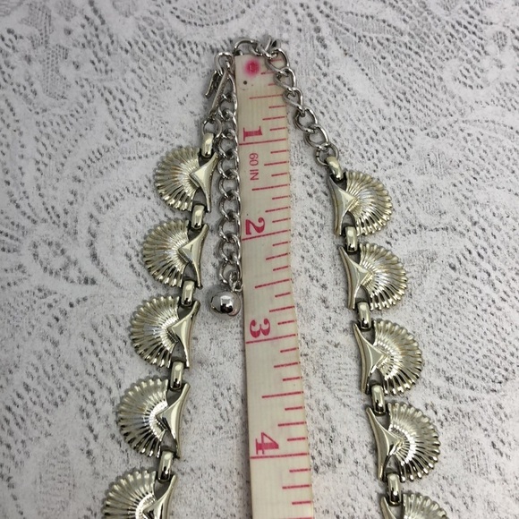 Vintage Coro metal fan shell collar or choker necklace costume dressy two tone. - Picture 7 of 8